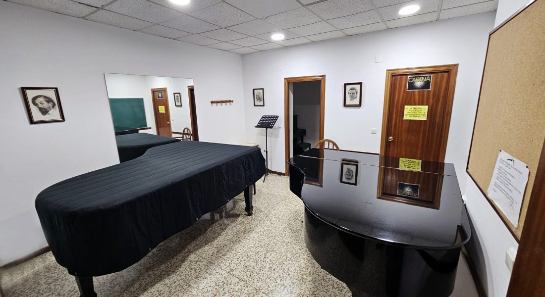 Inicio nueva 2026 Pianos de cola en aula insonorizada en la mejor escuela y conservatorio de Málaga